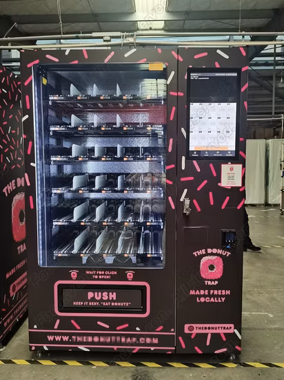 Distributeur automatique entièrement automatique pour aliments et boissons Combo vendant du vin et des fruits frais avec ascenseur prenant en charge Google Pay/billets de banque et pièces de monnaie