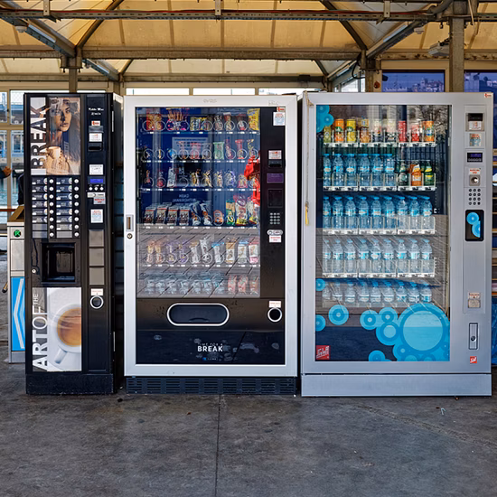 Distributeur automatique combiné de vente de collations de boissons personnalisées YL